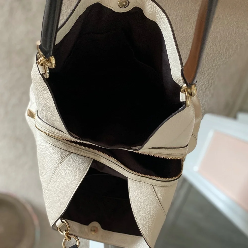 Coach Large 3 Compartment Shoulder Bag in Off White EUC